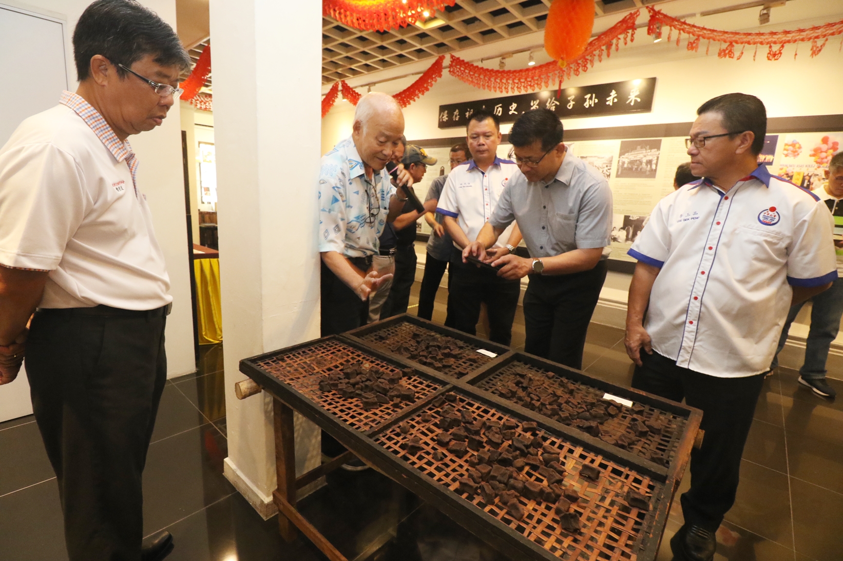 柔:新闻:访新山华族历史文物馆 林文清:后代可追溯祖先历史