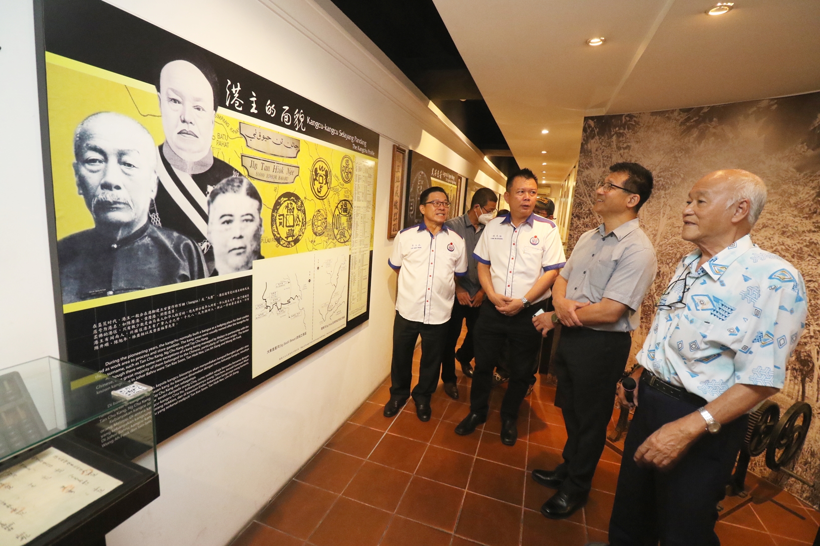 柔:新闻:访新山华族历史文物馆 林文清:后代可追溯祖先历史