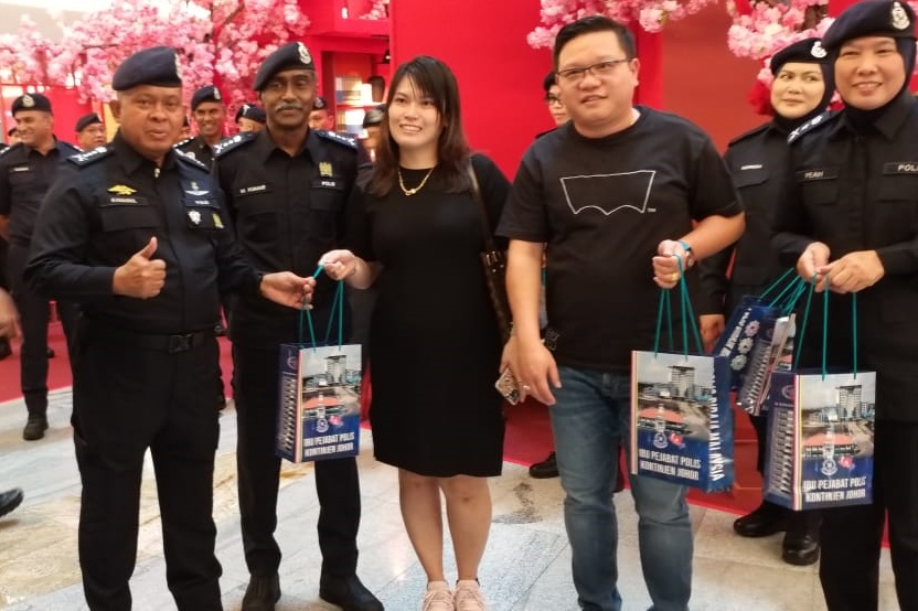 柔:柔总警长:鉴定61塞车热点38黑区 春节加派警力巡逻路检