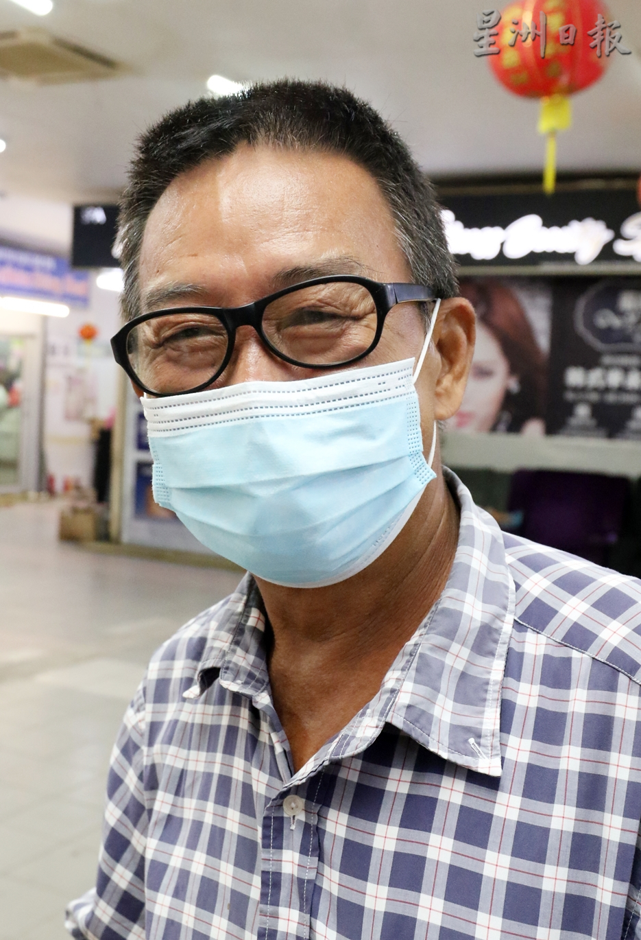 柔:版四头条:星洲日报剪报头送赠品活动再次热闹登场,充满人气、喜气和年气