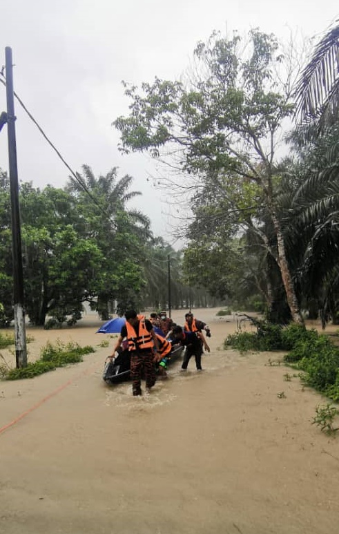 柔:连绵大雨酿发水灾,甘榜峇鲁双溪玛斯居民紧急疏散