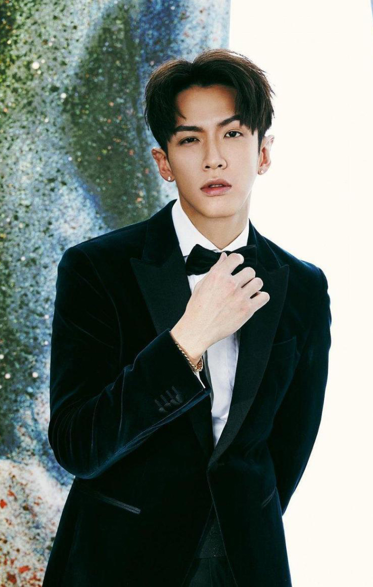 柯震东晒星星认爱？ 峮峮36字曝真相