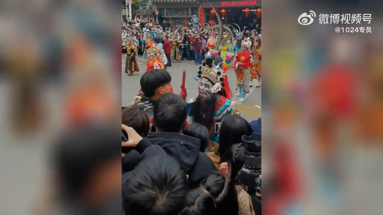 汕头国家非遗英歌表演变殴斗　表演者与观众爆肢体冲突
