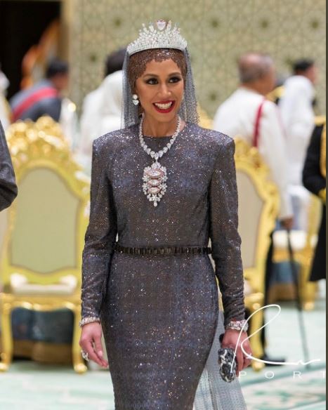 汶莱王室有喜 公主出嫁钻饰闪瞎众人