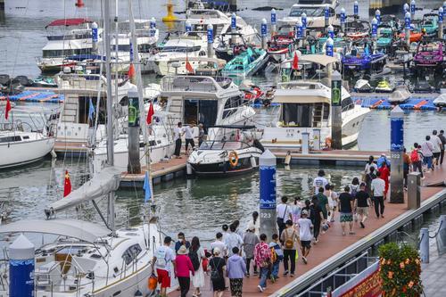 海南三亚游艇出海游受青睐