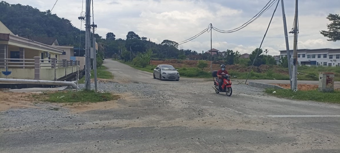 淡边筑沟工程晋尾声 十字路口沙石将清除