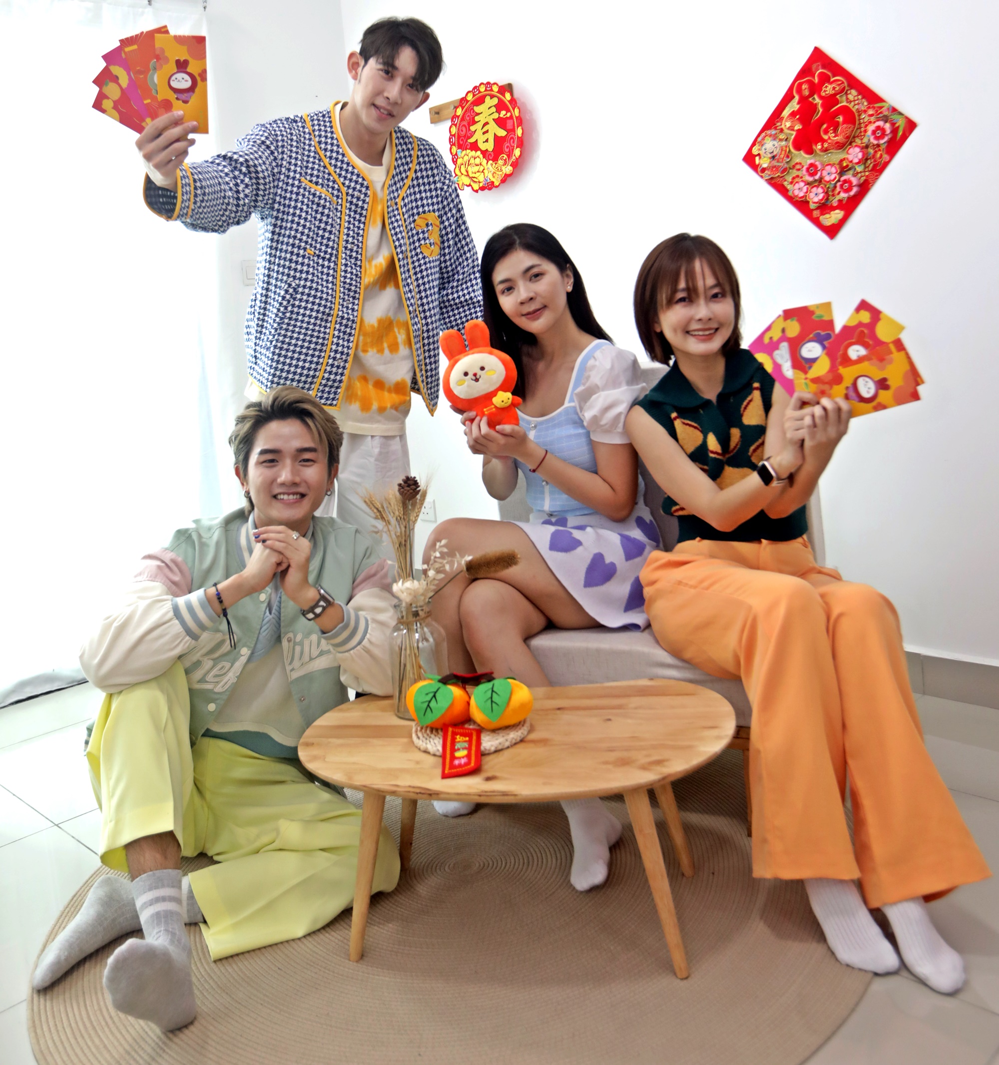   潘毖伶|大头Aki|赖铭权|温杨|  衣拍即合玩转撞色混搭风