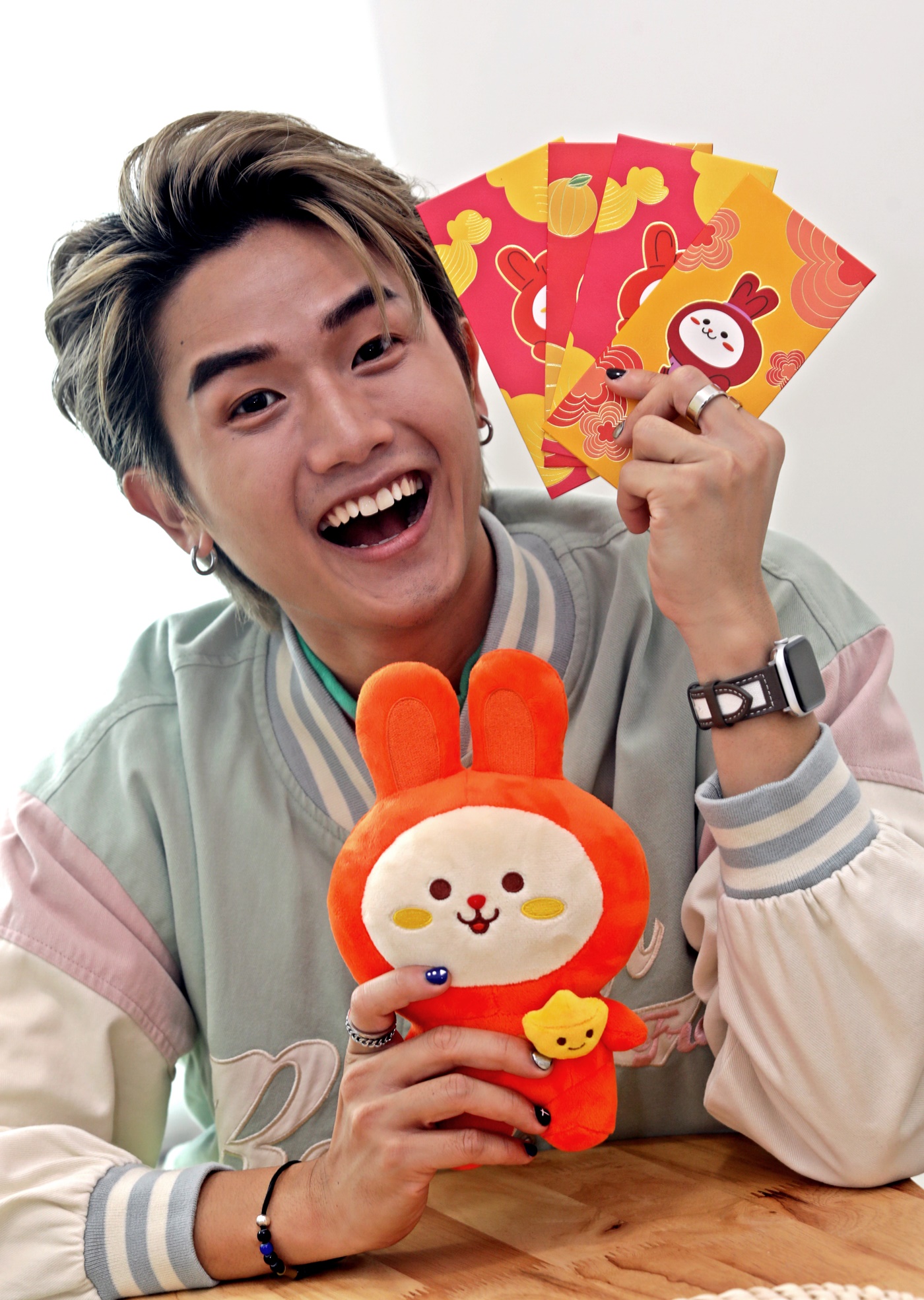   潘毖伶|大头Aki|赖铭权|温杨|  衣拍即合玩转撞色混搭风