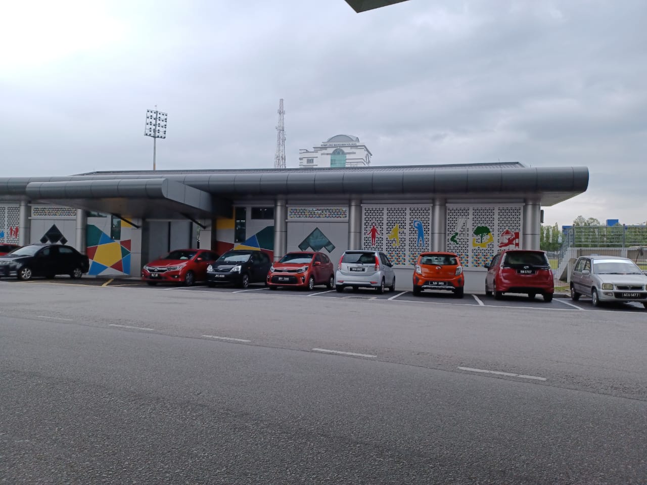 版头－大都会/50万令吉翻新加影市议会广场@加影体育馆，2月中后华丽登场／8图