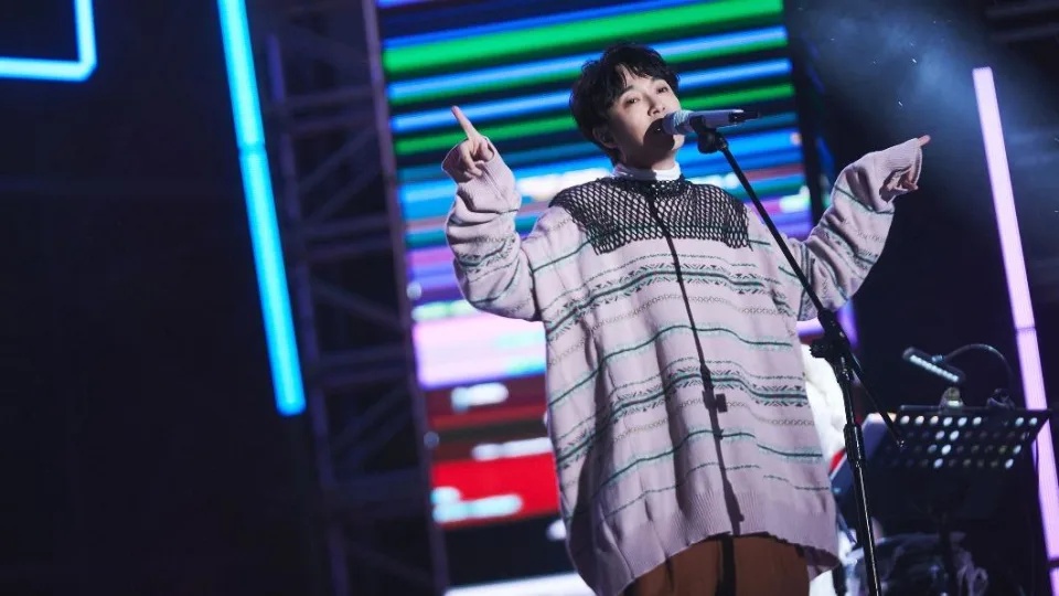 狂粉尾随回家传色情照骚扰  青峰怒点名警告