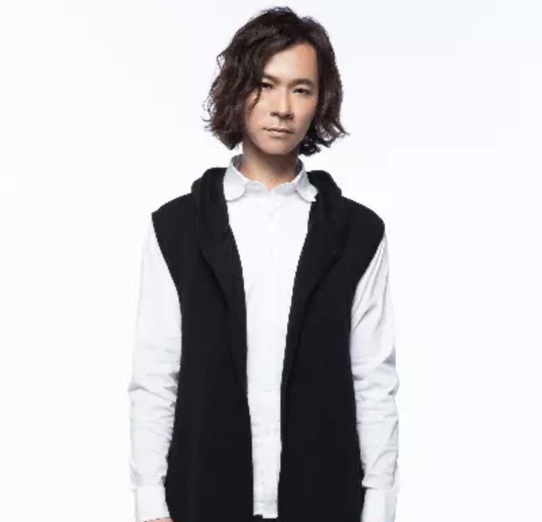 王一博登春晚遭质疑假唱 杨培安发声惹议