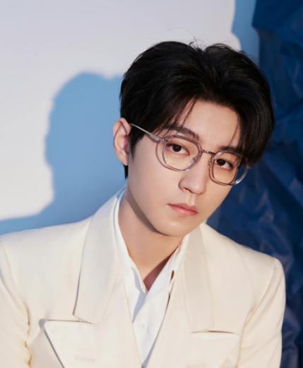 王俊凯接连被爆黑料  牵扯经纪人杨幂躺枪