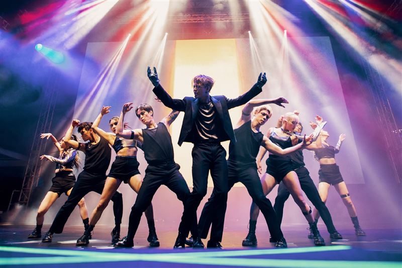 王嘉尔伦敦开唱怒怼外媒 轰“造谣抹黑中国”