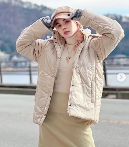 玛莎泰国生吃海鲜 遭网轰“邋遢女人”