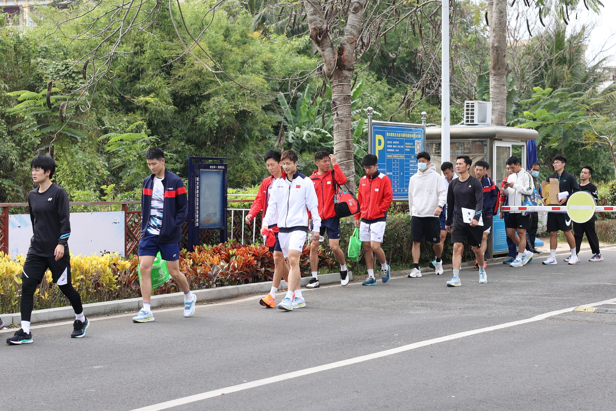 现身中国羽球队陵水集训  谌龙为圆亚运金牌梦复出?