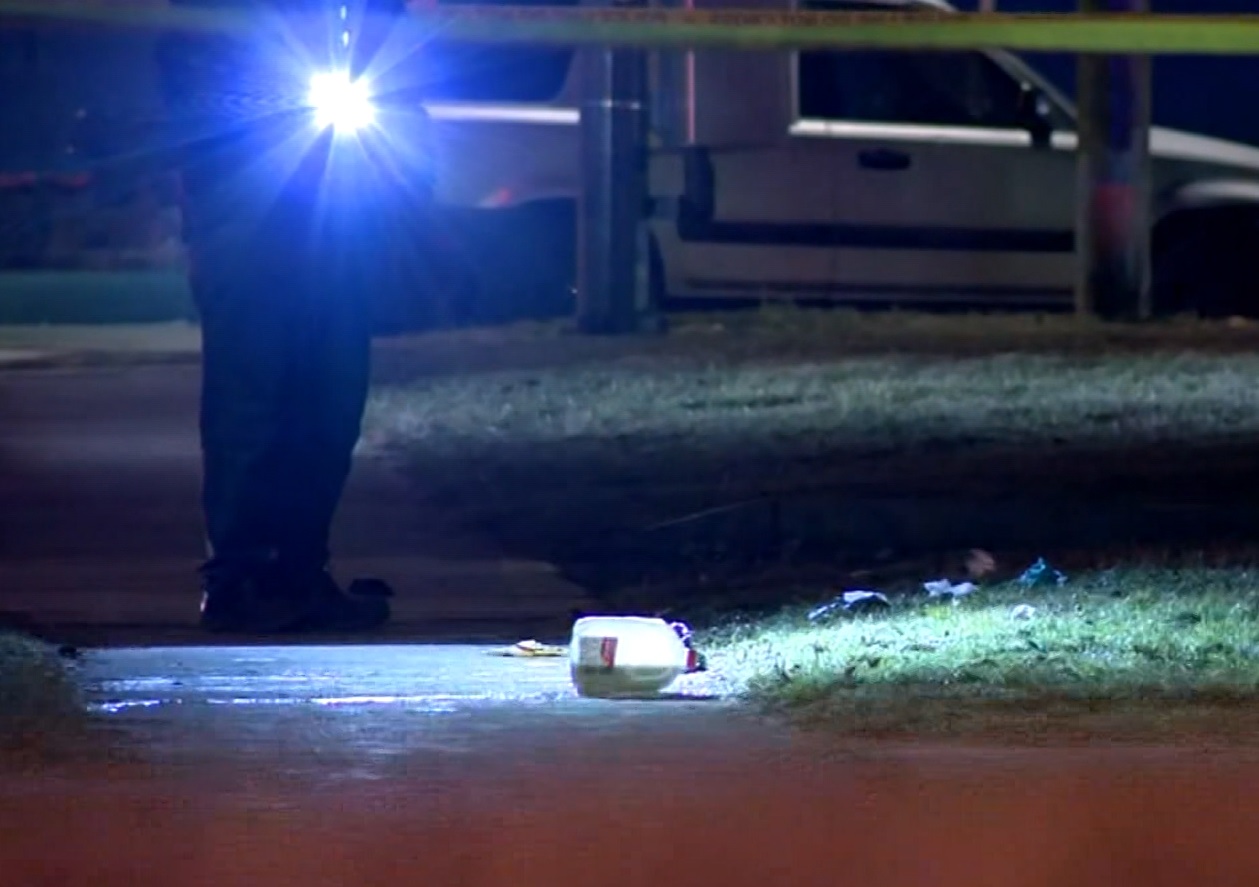 疑黑帮纠纷误中流弹 买牛奶女童中弹亡