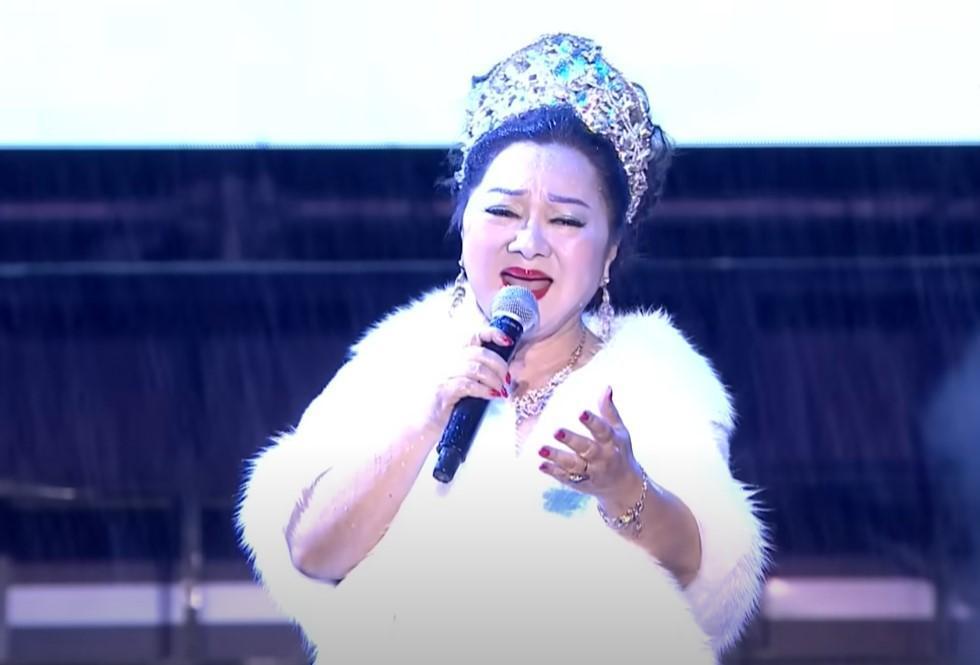 白冰冰演歌版《First Love》太惊吓？ 网民：初恋一定刻骨铭心