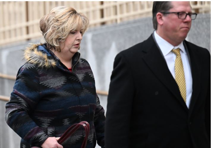 看世界 盗卖560具尸体部位 美国一殡仪馆女老板判监20年