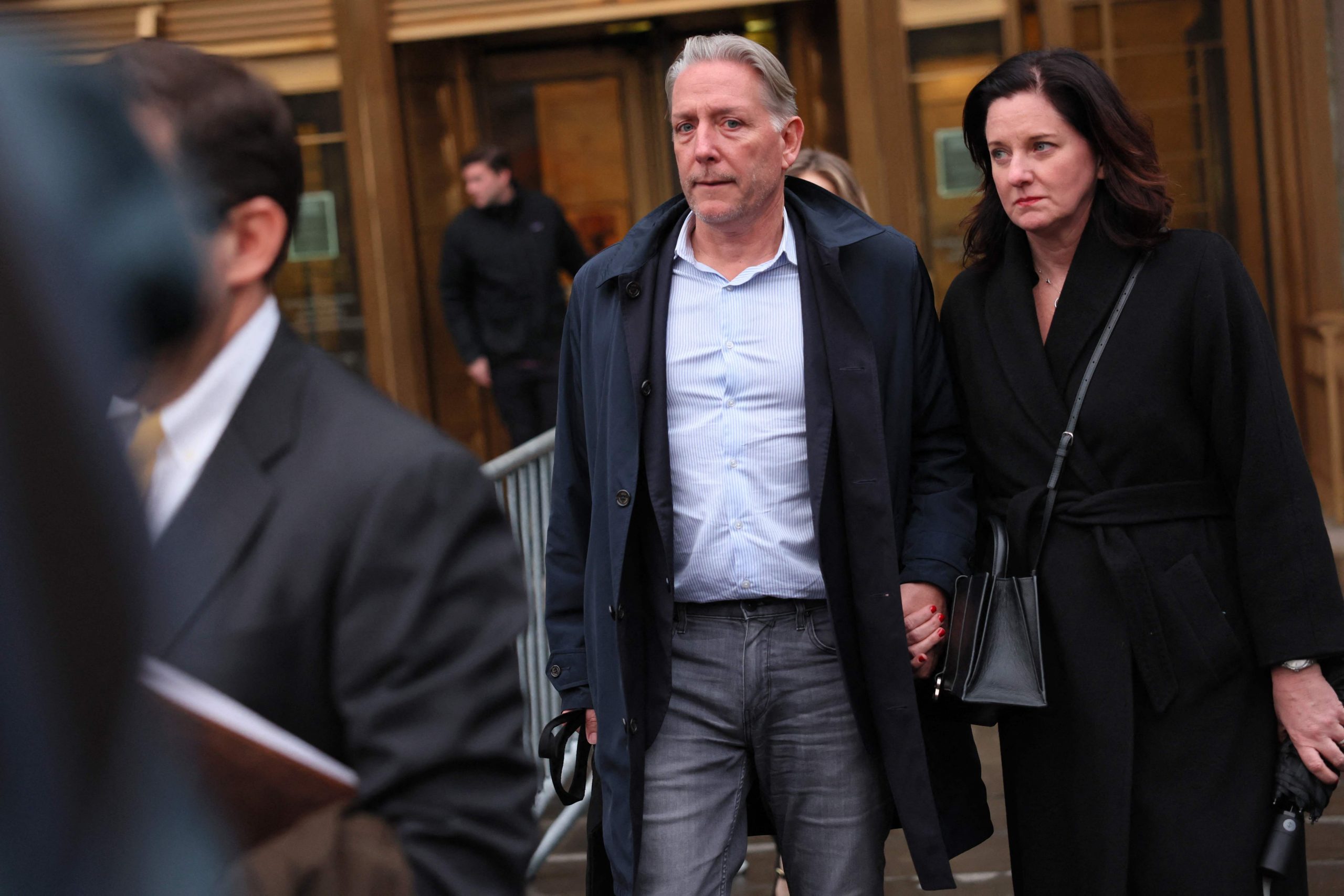 看世界／FBI前高级特工被控接受俄罗斯寡头秘密付款