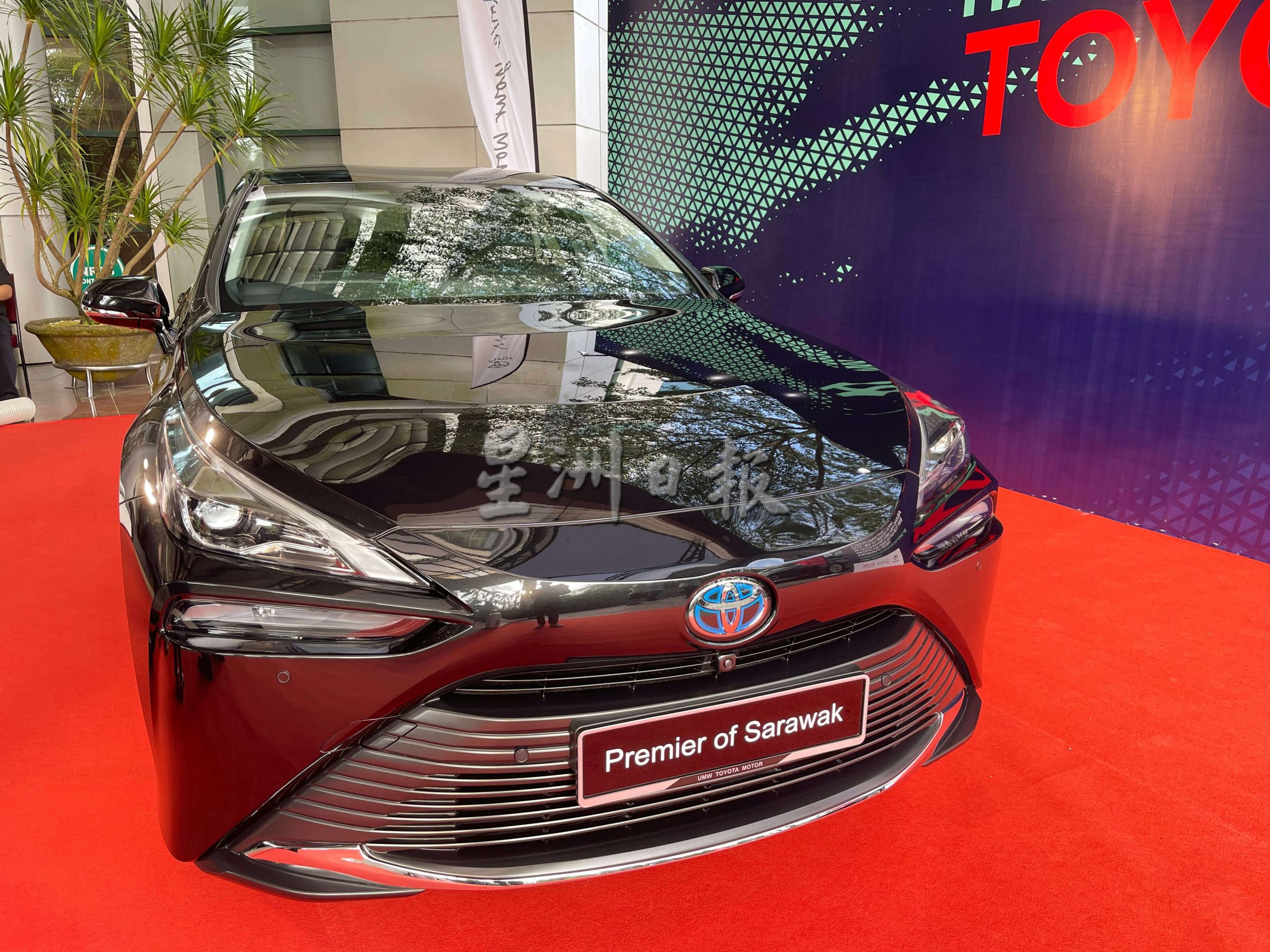 砂总理使用丰田氢燃料汽车