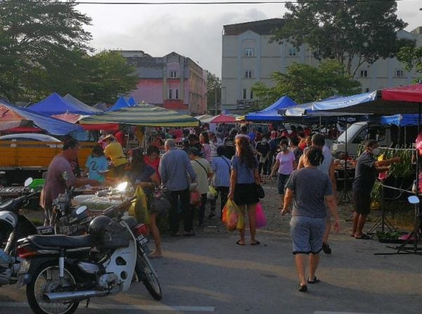 社区动态／甘文阁“拜四街” 人潮渐多年味浓