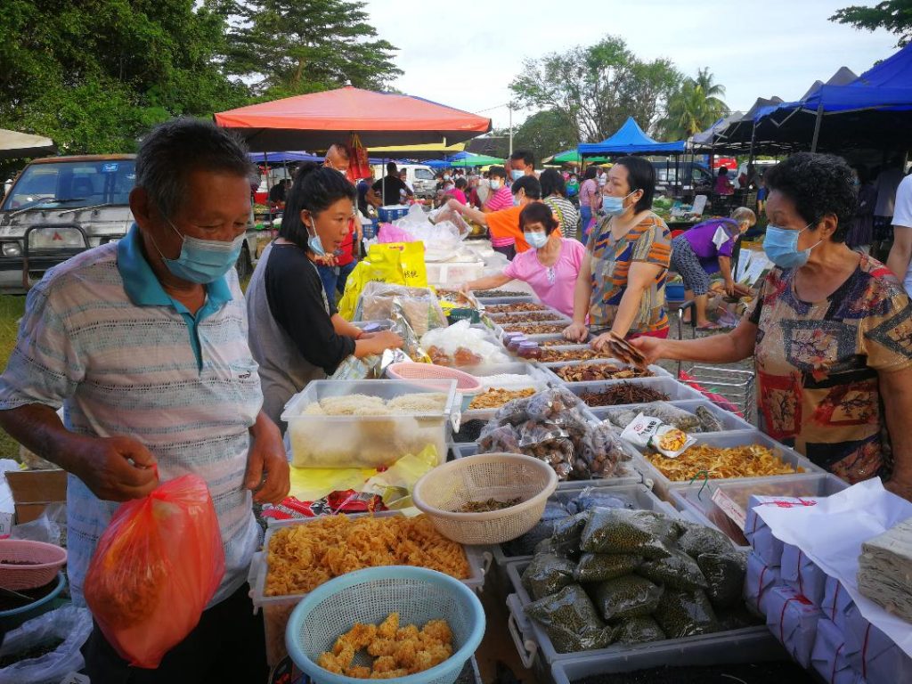 社区动态／甘文阁“拜四街” 人潮渐多年味浓