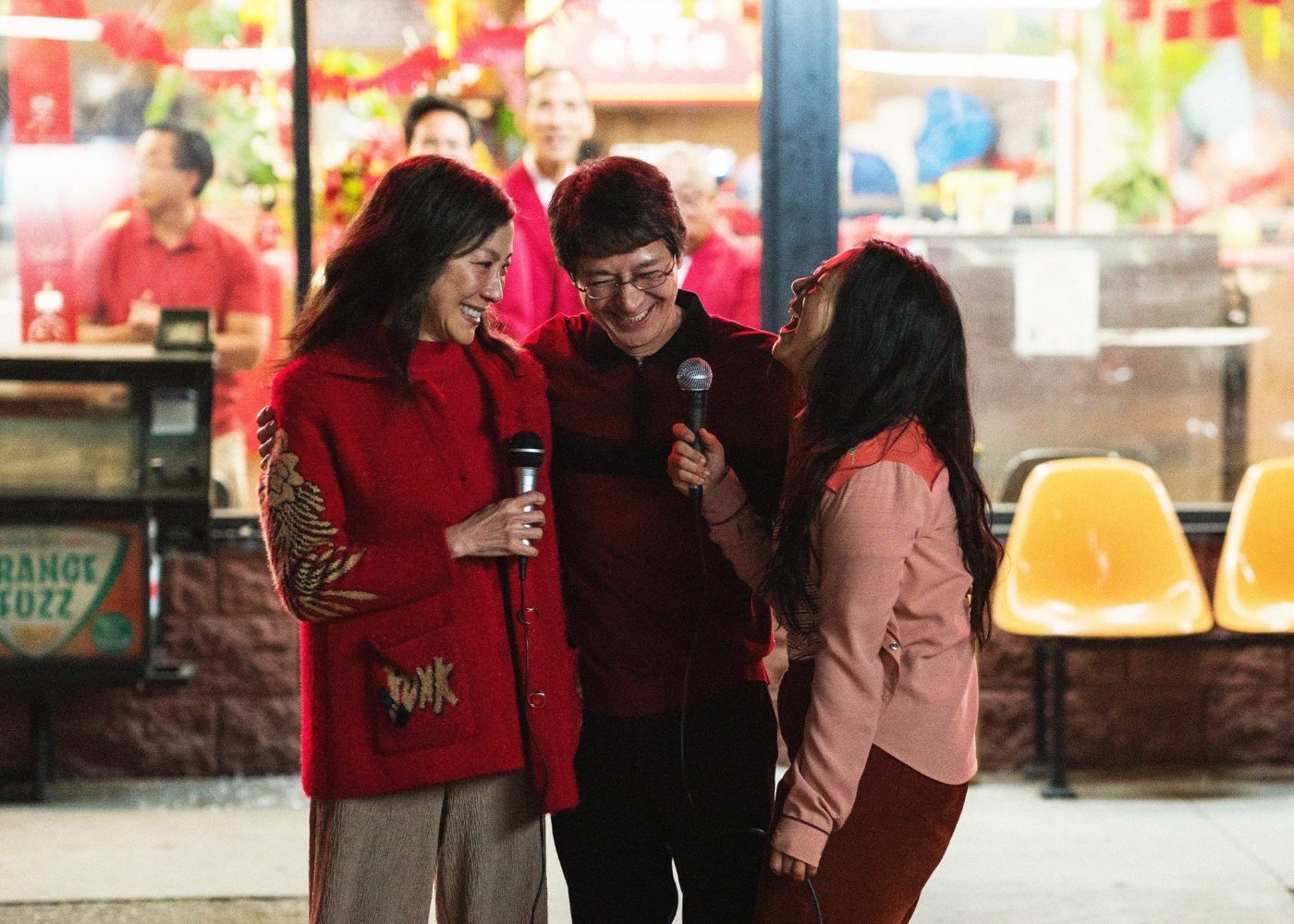 第95届奥斯卡|杨紫琼等4亚裔演员入围 《瞬息全宇宙》关家永抢最佳导演