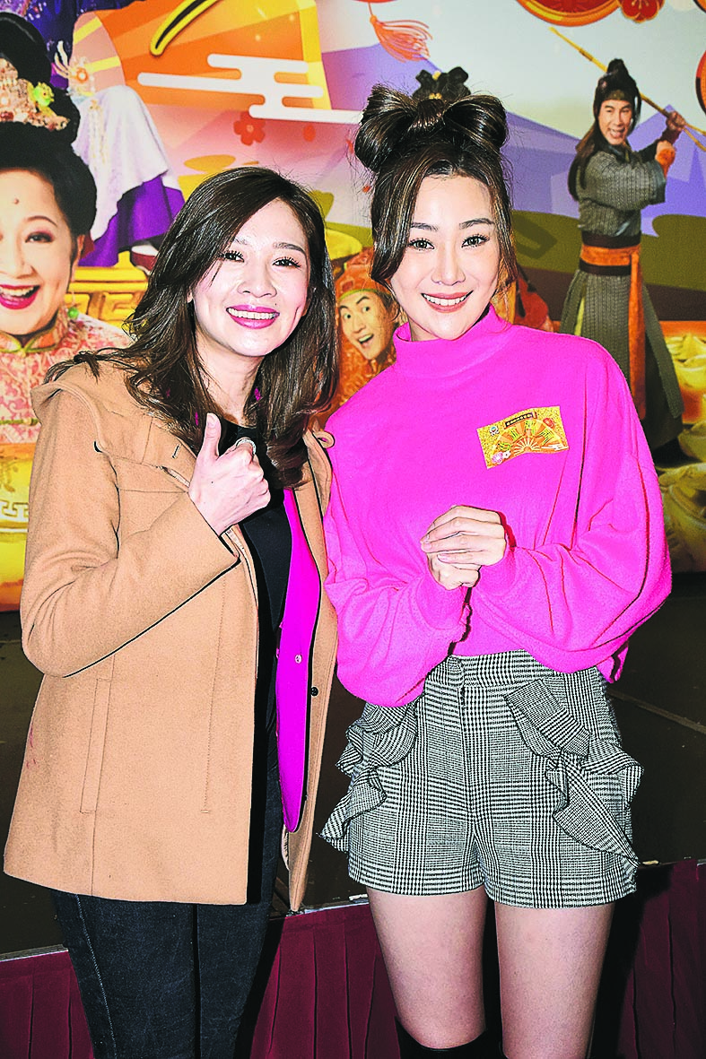  组团Whitepink 3月云顶登台 薛家燕自曝拍吻戏脸红	