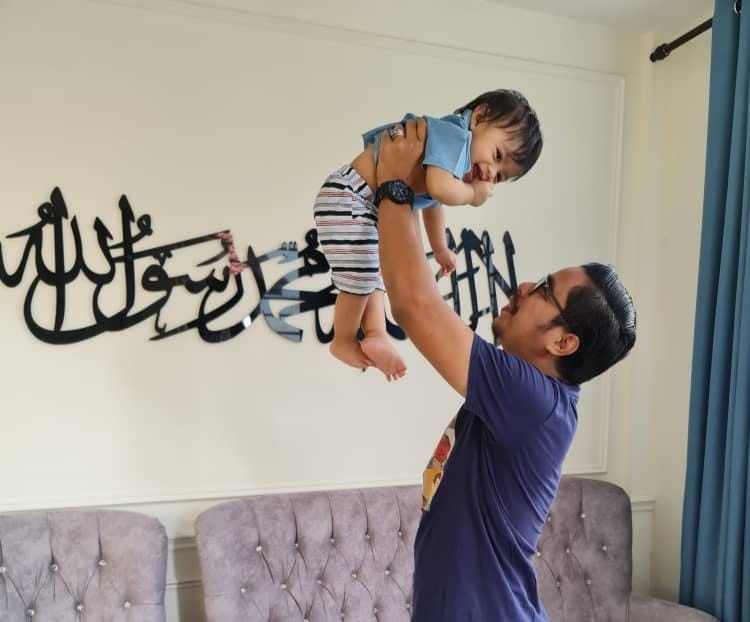 网红老师兼职卖铝罐二手鞋 以前买不起RM19玩具现在带妻买金