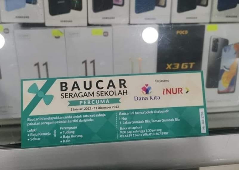 网红老师赞助穷学生买新校服·用iPhone开日本车家长竟来拿