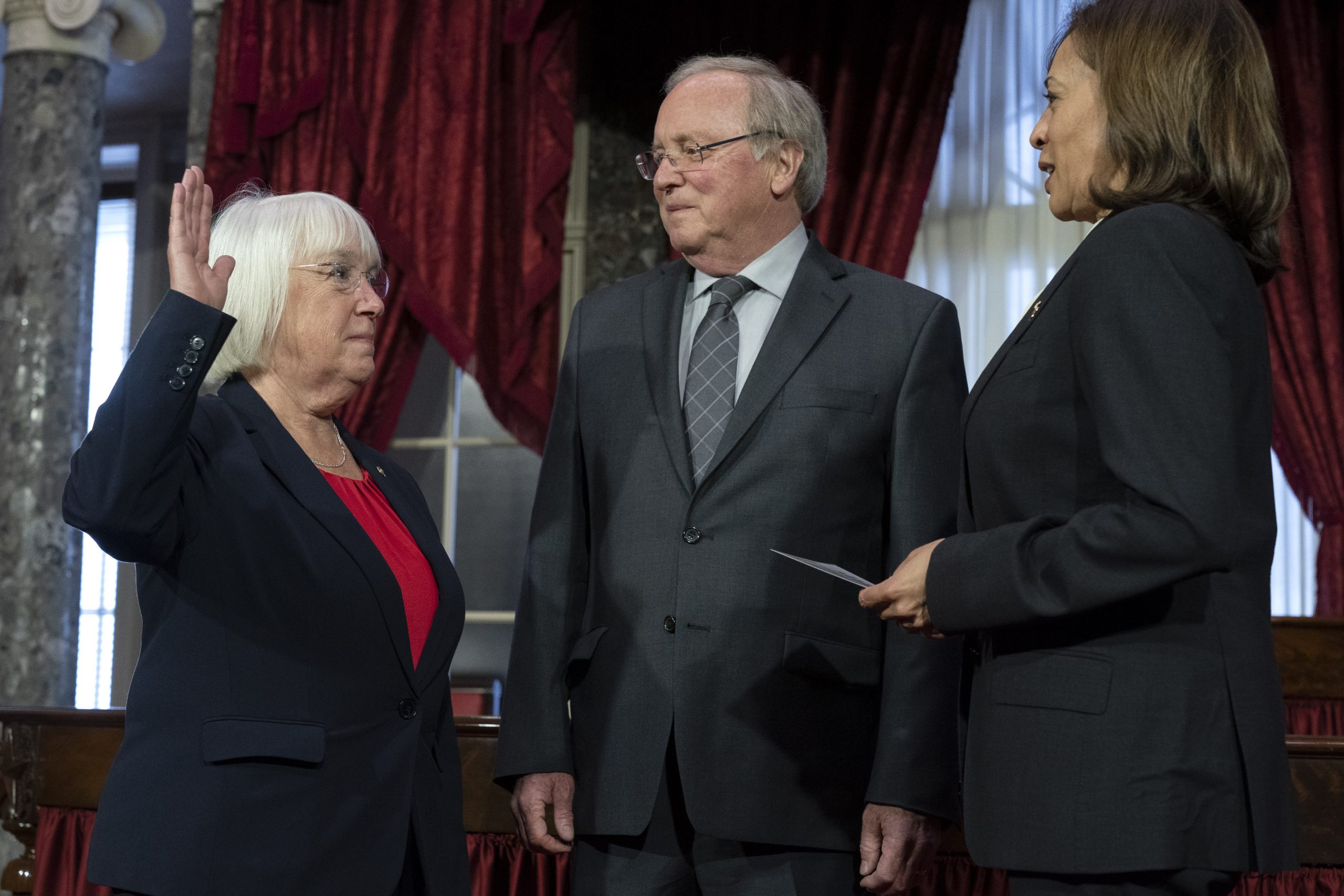 美国民主党人默里 成史上首位女性参院临时议长