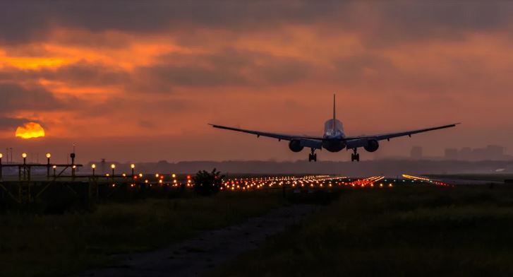 美国航运系统故障　1300航班取消9000延误