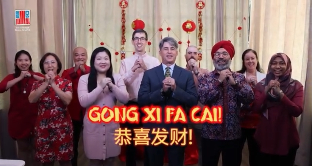 美大使同职员中文恭贺大马人“新年快乐” “恭喜发财”
