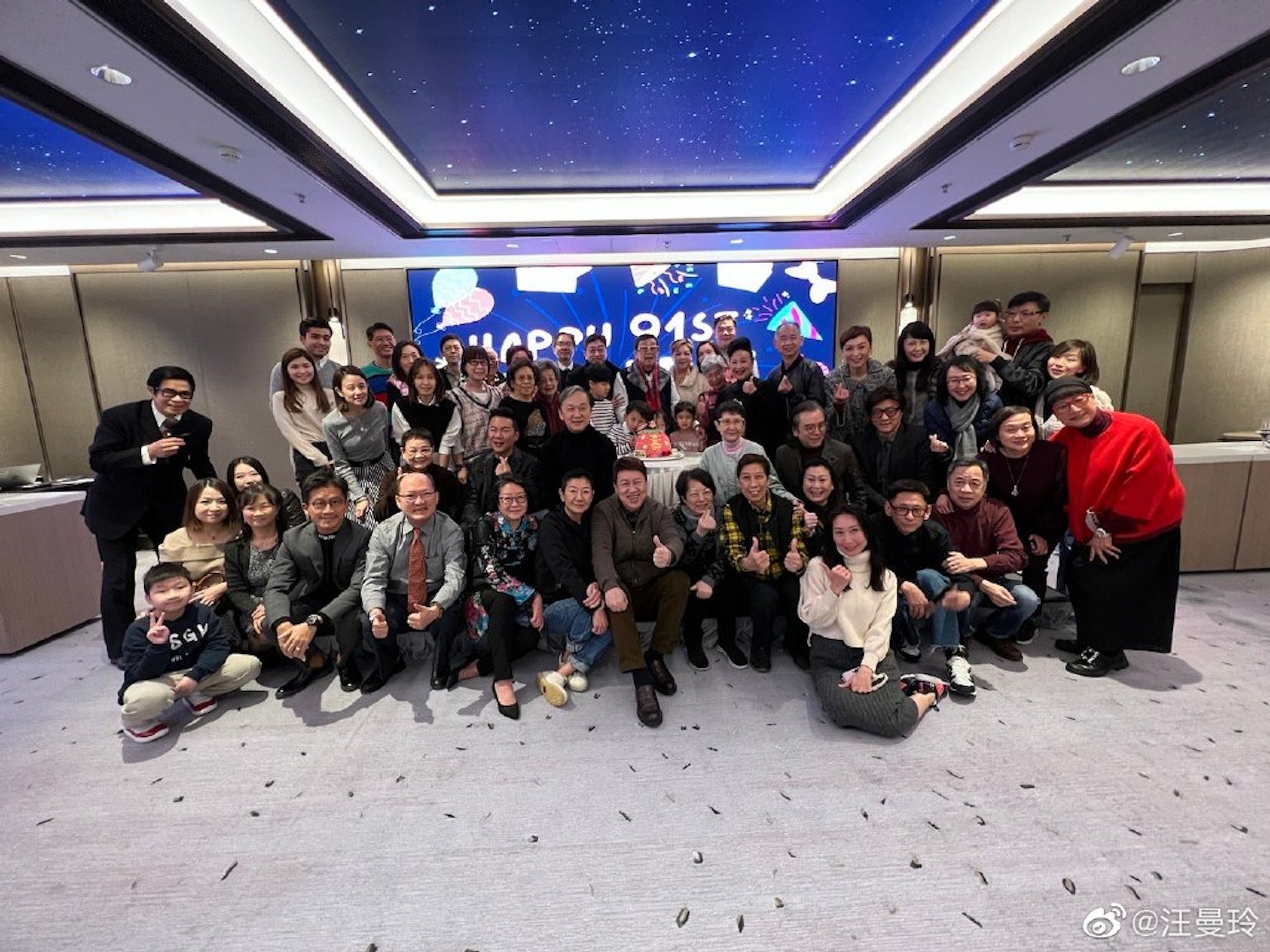 胡枫91岁大寿筵开5席 曾孙送百寿图贺寿