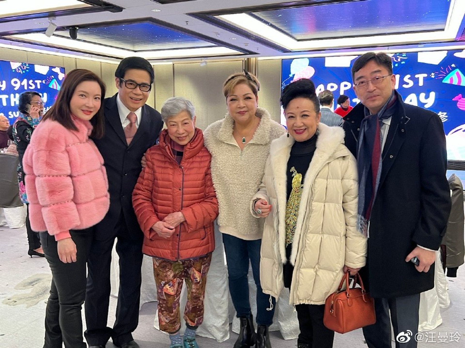 胡枫91岁大寿筵开5席 曾孙送百寿图贺寿