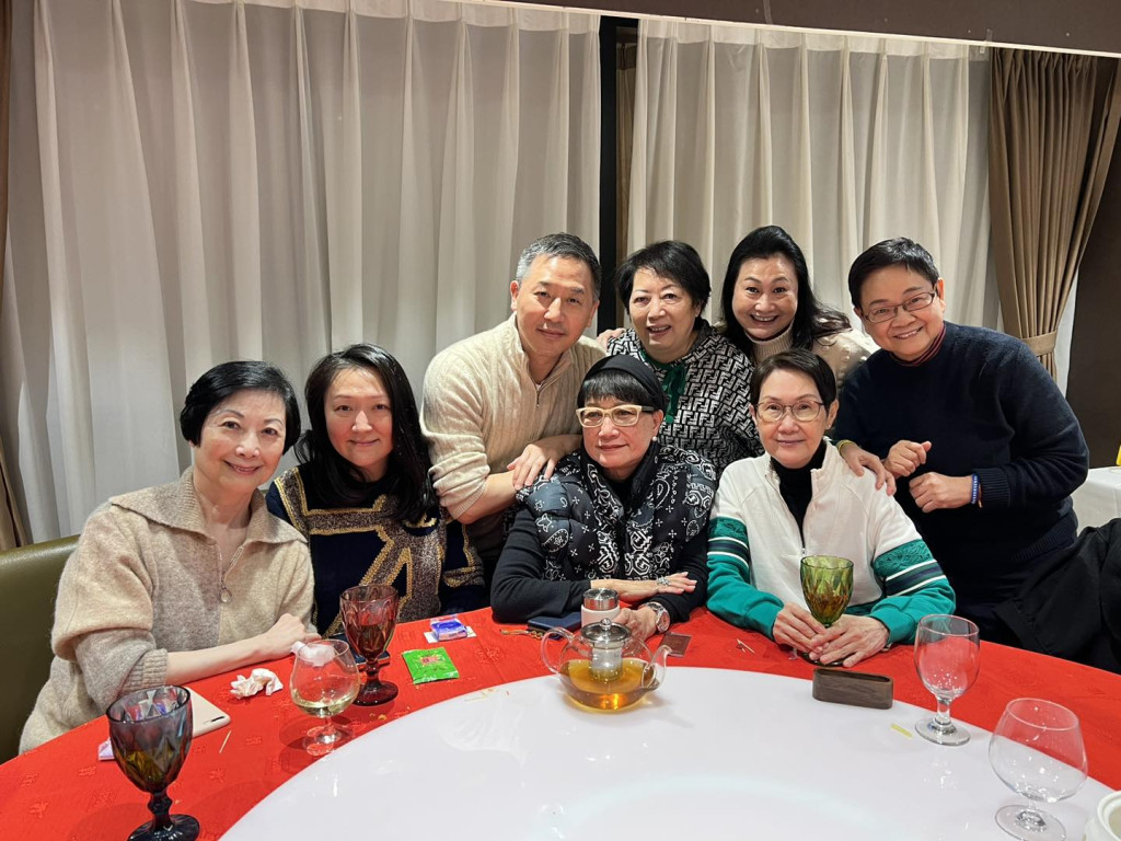 胡枫91岁大寿筵开5席 曾孙送百寿图贺寿