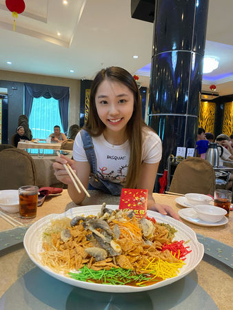 艾薇隔2年回乡过年 团圆爸妈被嫌太黏人