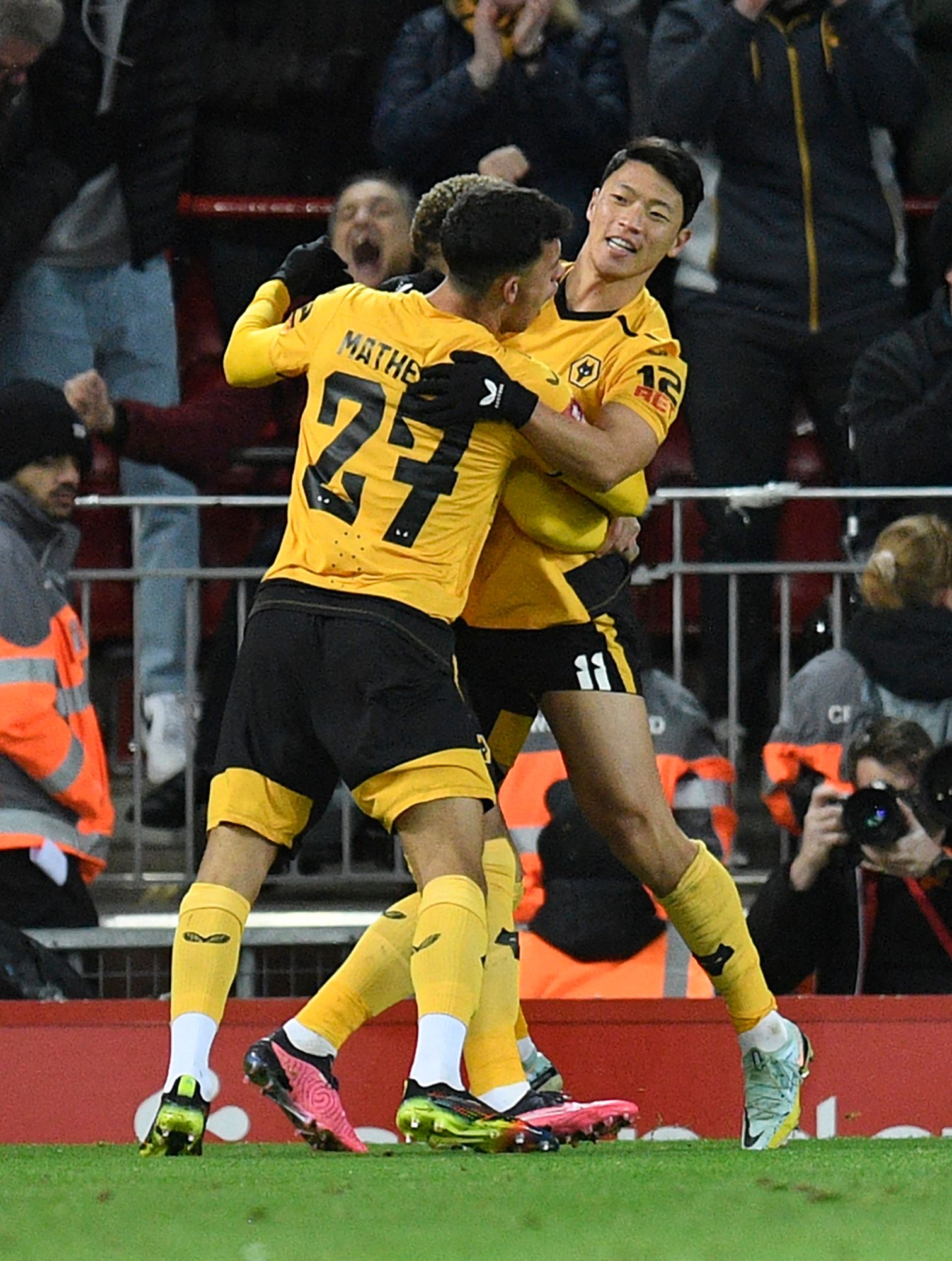 英足总杯|凯恩率热刺战胜庞贝 红军狼队和局需重赛