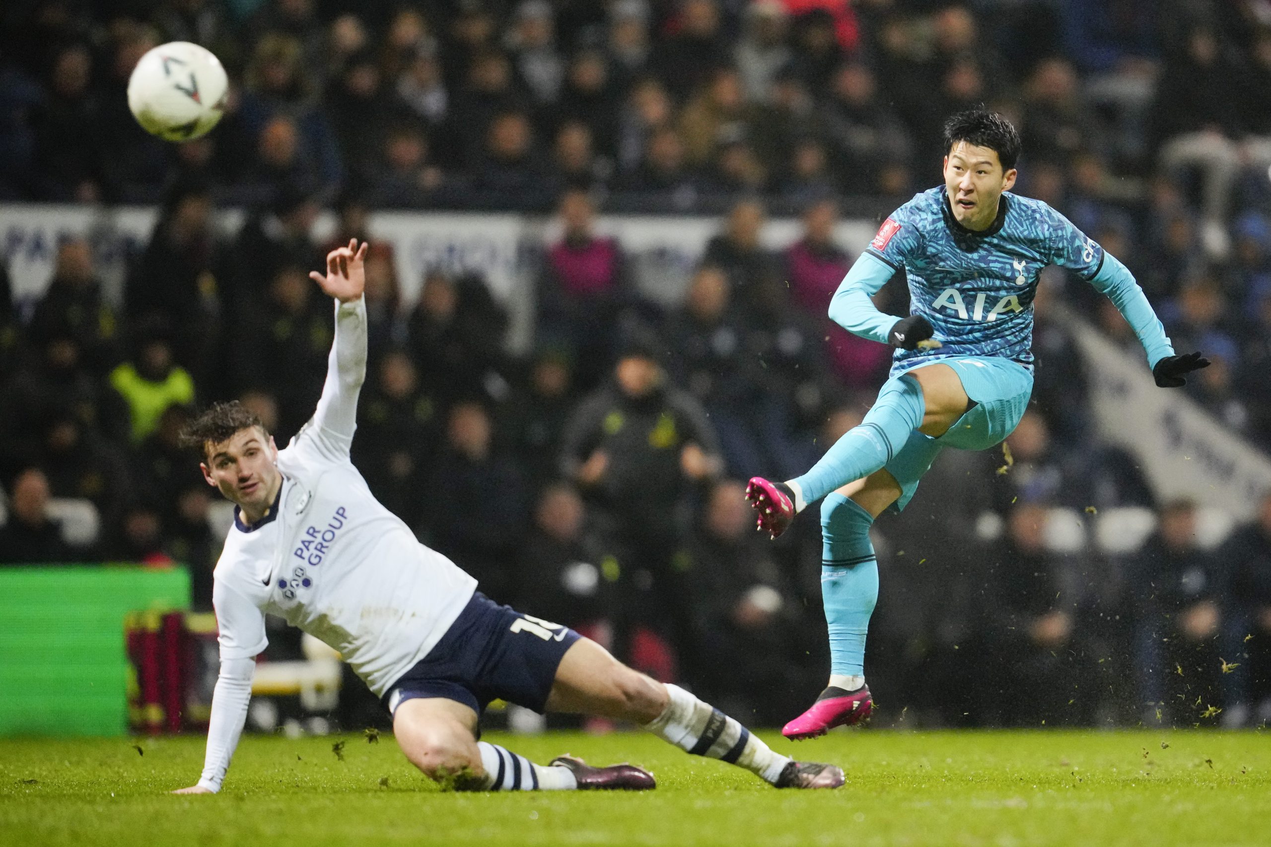 英足总杯|轻取里丁挺进16强 曼联主场无敌11连胜