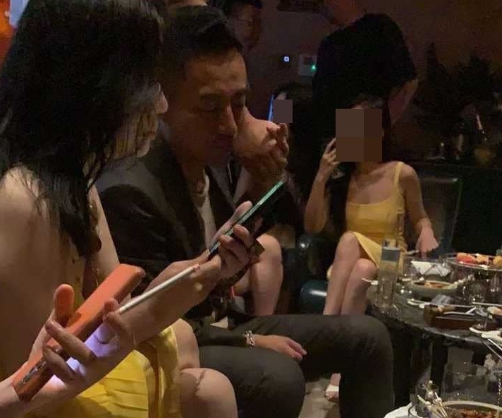 葛斯齐开工爆汪小菲极乐照 喊话张颖颖：快醒醒