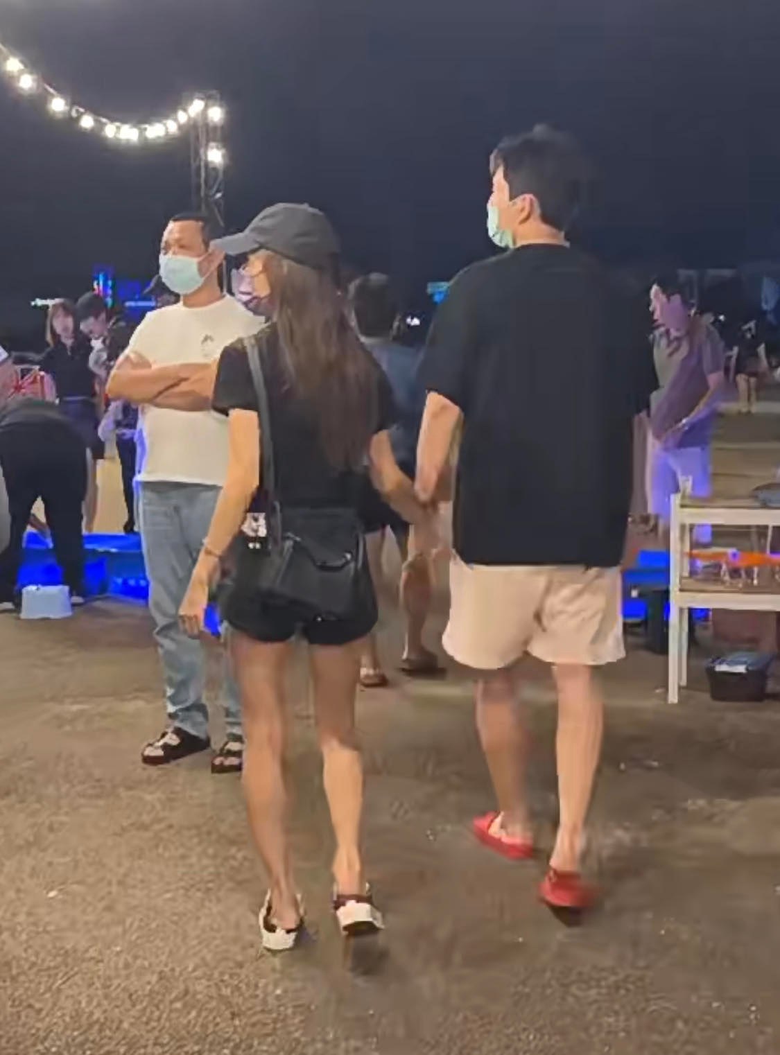 蔡卓宜悄带男友回马见家长 王大陆大马style逛夜市