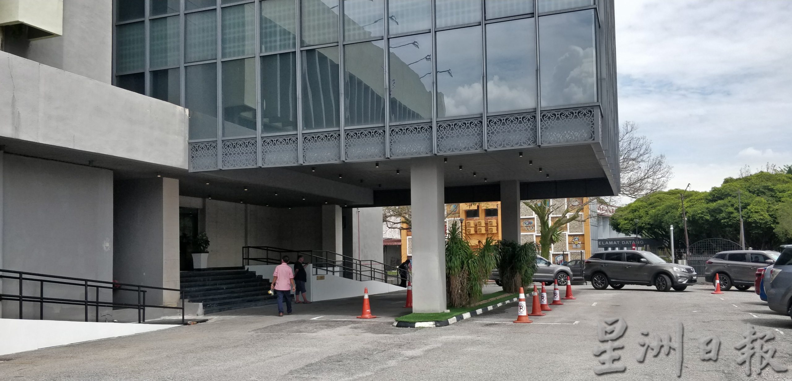 被控非礼银行女职员 拿督斯里富商不认罪