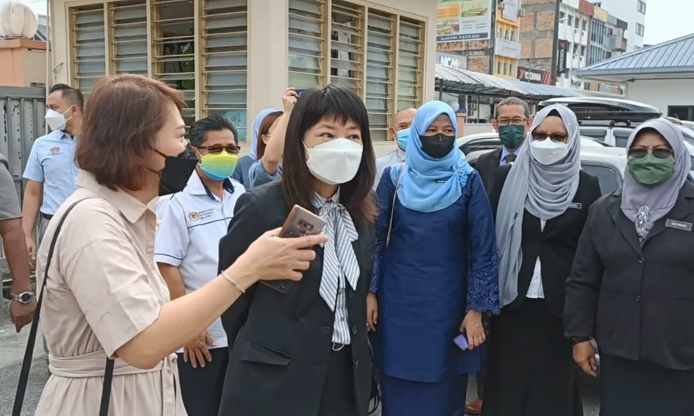 视频 | 开学第一天·林慧英访民众华小关心师生