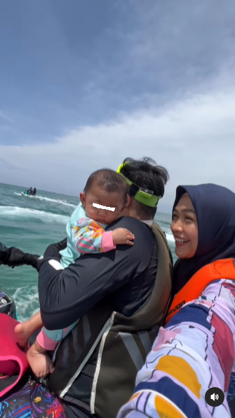 视频 | 抱5个月大宝宝骑水上摩托!网红夫妇遭炮轰博红无脑!