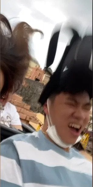 视频|坐过山车兴奋尖叫 包包半途飞走秒不快乐