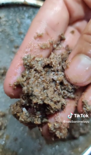 调配参巴味道怪 男子：“峇拉煎块竟有一堆碎贝壳!”