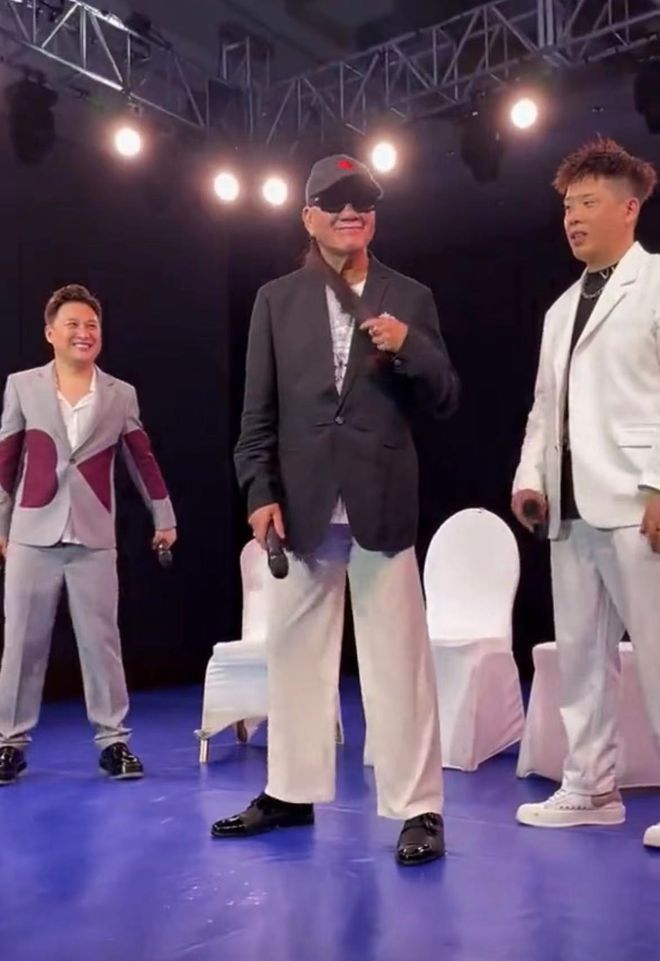 走路颤巍要人扶险跌落台 65岁万梓良健康再引担忧	