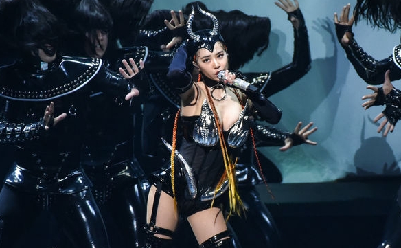 跨年夜哭到不成人样  蔡依林惊爆开唱前喘不过气