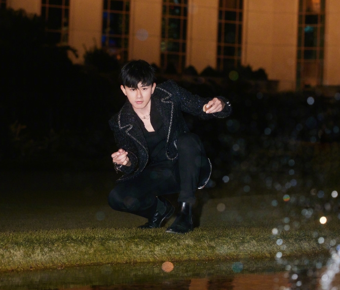 跨年晚会假唱冲上热搜 杨幂出场破收视纪录