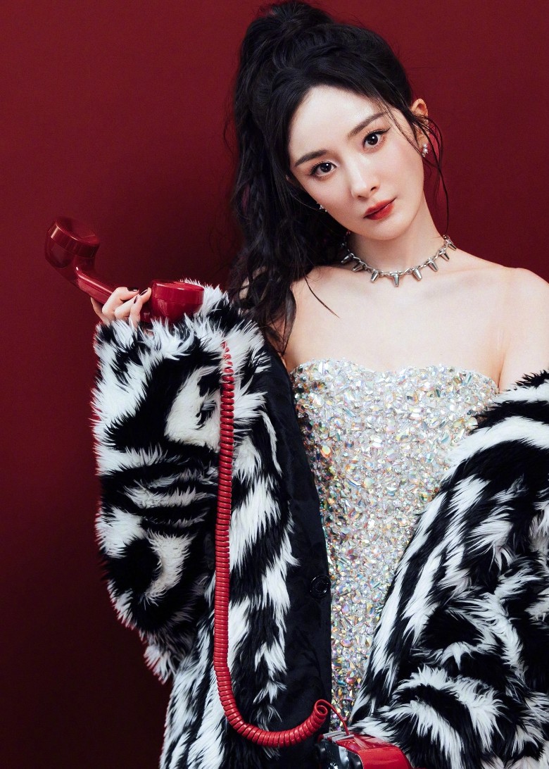 跨年晚会假唱冲上热搜 杨幂出场破收视纪录